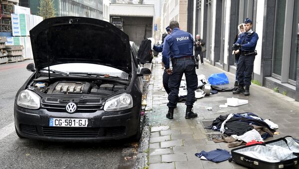 Police officers check a suspected car during an alert in Brussels, Belgium, November 16, 2015, following the deadly attacks in Paris - Sputnik International