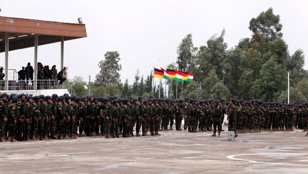 Kurdish peshmerga take part in a training session during German Defence Minister Ursula von der Leyen's visit at a camp in Banslawa in Arbil, north of Baghdad, October 27, 2015 - Sputnik International