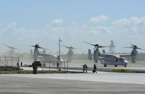 US Marine V-22 Osprey aircraft (R) taxi on the tarmac after the arrival of US President Barack Obama at the international airport in Manila on November 17, 2015, to attend the Asia-Pacific Economic Cooperation (APEC) summit - Sputnik International