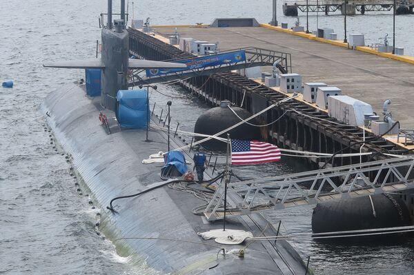 USS Chicago (SSN 721), a Los Angeles class fast-attack submarine, is anchored at Subic Bay port on August 6, 2015, after arriving on August 4 as part of its deployment in the Western Pacific USS Chicago (SSN 721), a Los Angeles class fast-attack submarine, is anchored at Subic Bay port on August 6, 2015, after arriving on August 4 as part of its deployment in the Western Pacific - Sputnik International