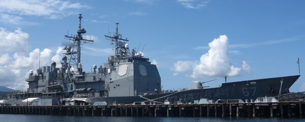 The guided missile cruiser USS Shiloh is anchored at Subic Bay, a former US naval base in the Philippines, on May 30, 2015 - Sputnik International
