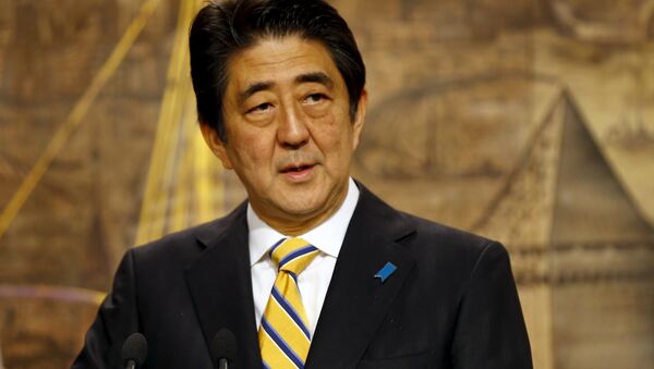 Japanese Prime Minister Shinzo Abe attends a news conference after their meeting with Turkish Prime Minister Ahmet Davutoglu in Istanbul, November 14, 2015 - Sputnik International