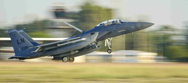 U.S. Air Force F-15E Strike Eagle from the 48th Fighter Wing lands at Incirlik Air Base, Turkey, November 12, 2015 - Sputnik International