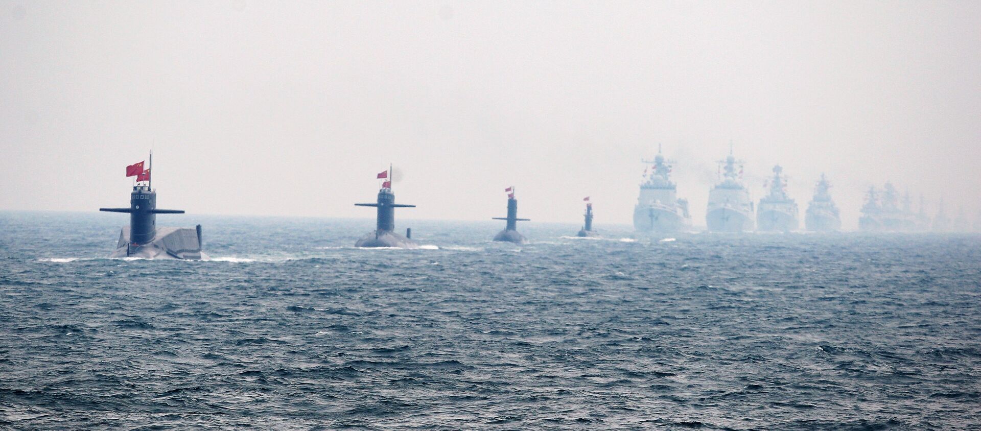Four Chinese Navy submarines (L) and warships attend an international fleet review to celebrate the 60th anniversary of the founding of the People's Liberation Army Navy on April 23, 2009 off Qingdao in Shandong Province - Sputnik International, 1920, 11.03.2021