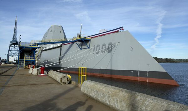 The Navy's stealthy Zumwalt destroyer is seen at Bath Iron Works, Thursday, Oct. 31, 2013, in Bath, Maine. It's the largest destroyer ever built for the Navy - Sputnik International