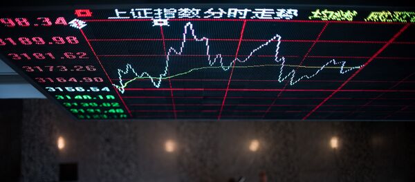A board shows the stock movements inside the Shanghai Stock Exchange in the Lujiazui Financial district of Shanghai on September 22, 2015 - Sputnik International