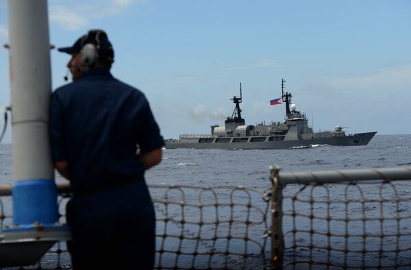 US Navy personnel looks at Philippine Navy vessel BRP Ramon Alcaraz during the bilateral maritime exercise between the Philippine Navy and US Navy dubbed Cooperation Afloat Readiness and Training (CARAT 2014) aboard the USS John S. McCain in the South China Sea near waters claimed by Beijing on June 28, 2014 US Navy personnel looks at Philippine Navy vessel BRP Ramon Alcaraz during the bilateral maritime exercise between the Philippine Navy and US Navy dubbed Cooperation Afloat Readiness and Training (CARAT 2014) aboard the USS John S. McCain in the South China Sea near waters claimed by Beijing on June 28, 2014 - Sputnik International
