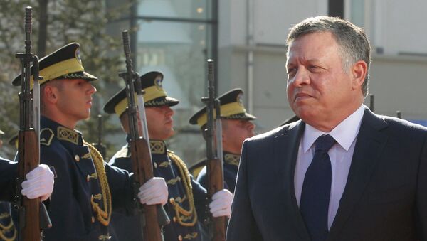 Jordan's King Abdullah inspects the honour guard in Pristina, Kosovo November 17, 2015 - Sputnik International