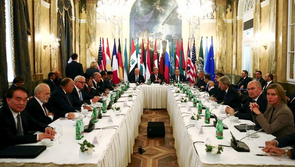Russia's Foreign Minister Sergei Lavrov (centre R), U.S. Secretary of State John Kerry (C) and foreign ministers attend a meeting in Vienna, Austria - Sputnik International