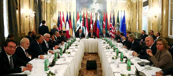 Russia's Foreign Minister Sergei Lavrov (centre R), U.S. Secretary of State John Kerry (C) and foreign ministers attend a meeting in Vienna, Austria - Sputnik International