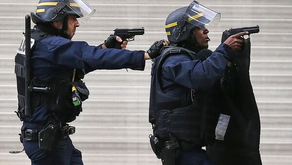 Police forces operate in Saint-Denis, a northern suburb of Paris - Sputnik International