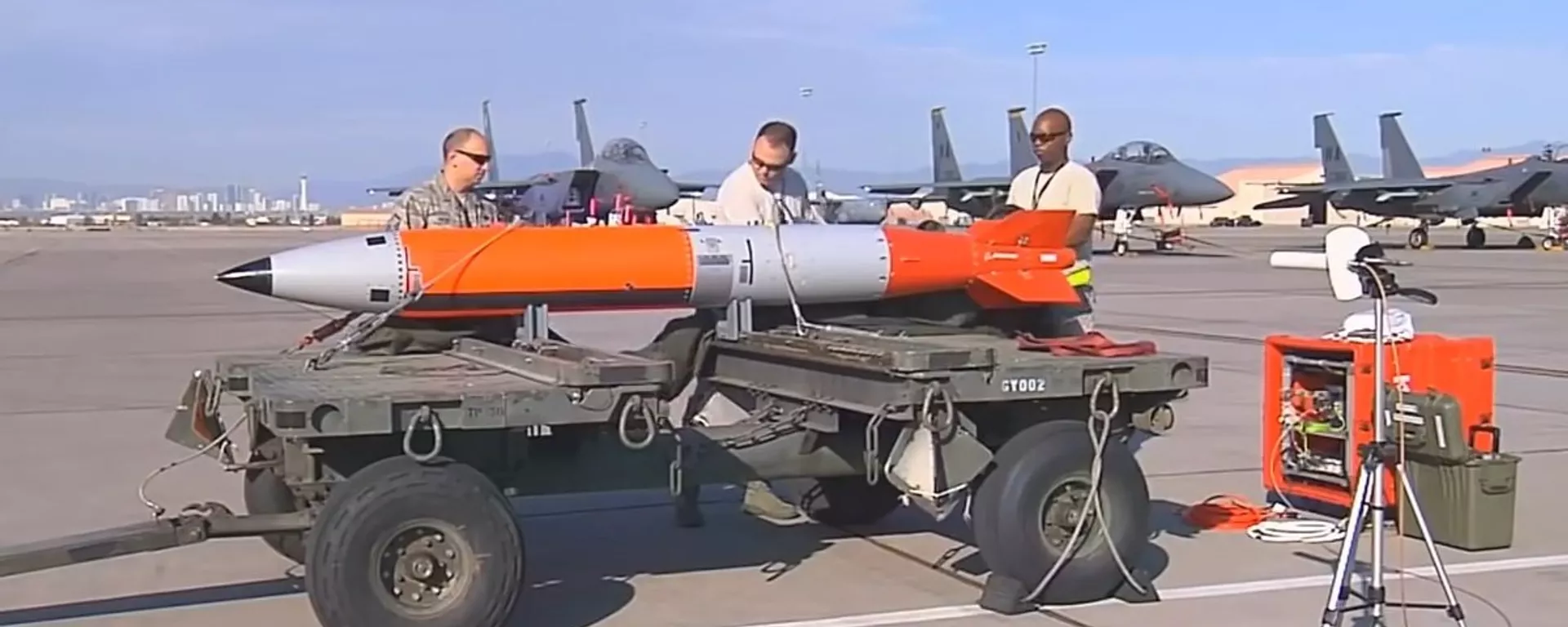 Nuclear Bomb B61 Mod 12 seen on an airfield. File photo. Screenshot of YouTube video. - Sputnik International, 1920, 14.10.2024