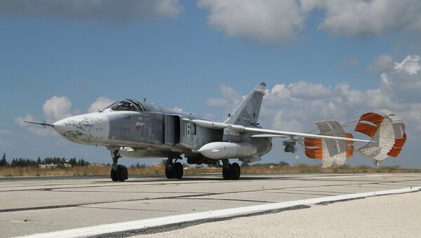 A Russian Su-24 front-line bomber jet lands at Latakia airport, Syria. - Sputnik International