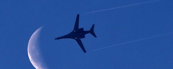 US Air Force B-1 Lancer bomber flies above the Syrian town of Kobane - Sputnik International