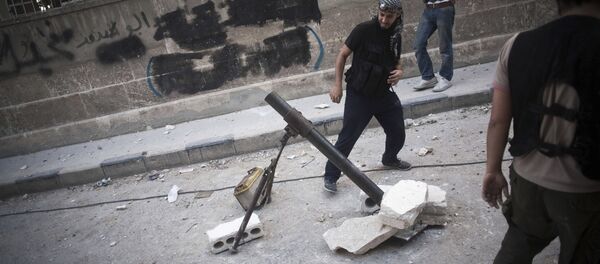 A Free Syrian Army fighter shoots a mortar against Syrian Army positions in the Izaa district in Aleppo, Syria, Tuesday, Sept. 11, 2012. A Free Syrian Army fighter shoots a mortar against Syrian Army positions in the Izaa district in Aleppo, Syria, Tuesday, Sept. 11, 2012. - Sputnik International