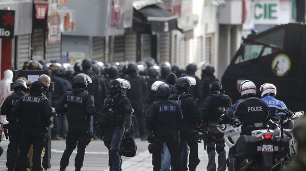 Members of French special police forces of the Research and Intervention Brigade (BRI) are seen near a raid zone in Saint-Denis, near Paris, France, November 18, 2015 - Sputnik International