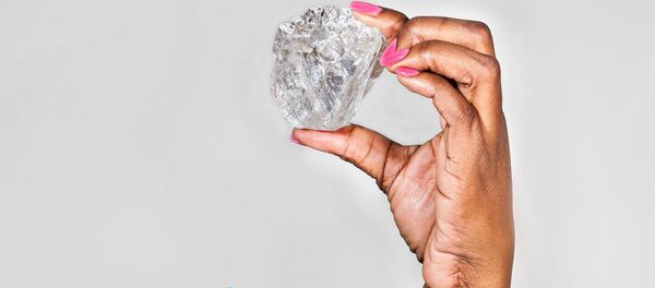 The world's second largest diamond that has been discovered in the Karowe mine in Africa. - Sputnik International
