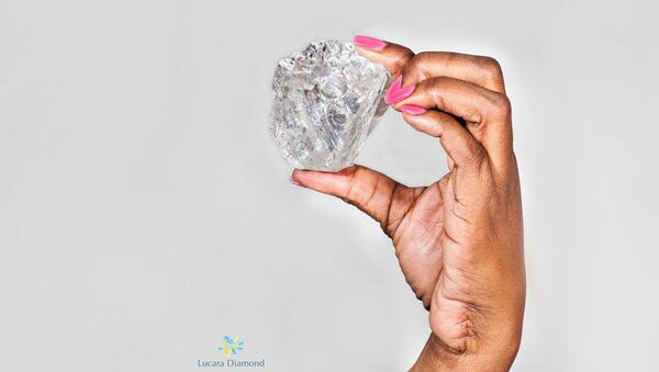 The world's second largest diamond that has been discovered in the Karowe mine in Africa. - Sputnik International