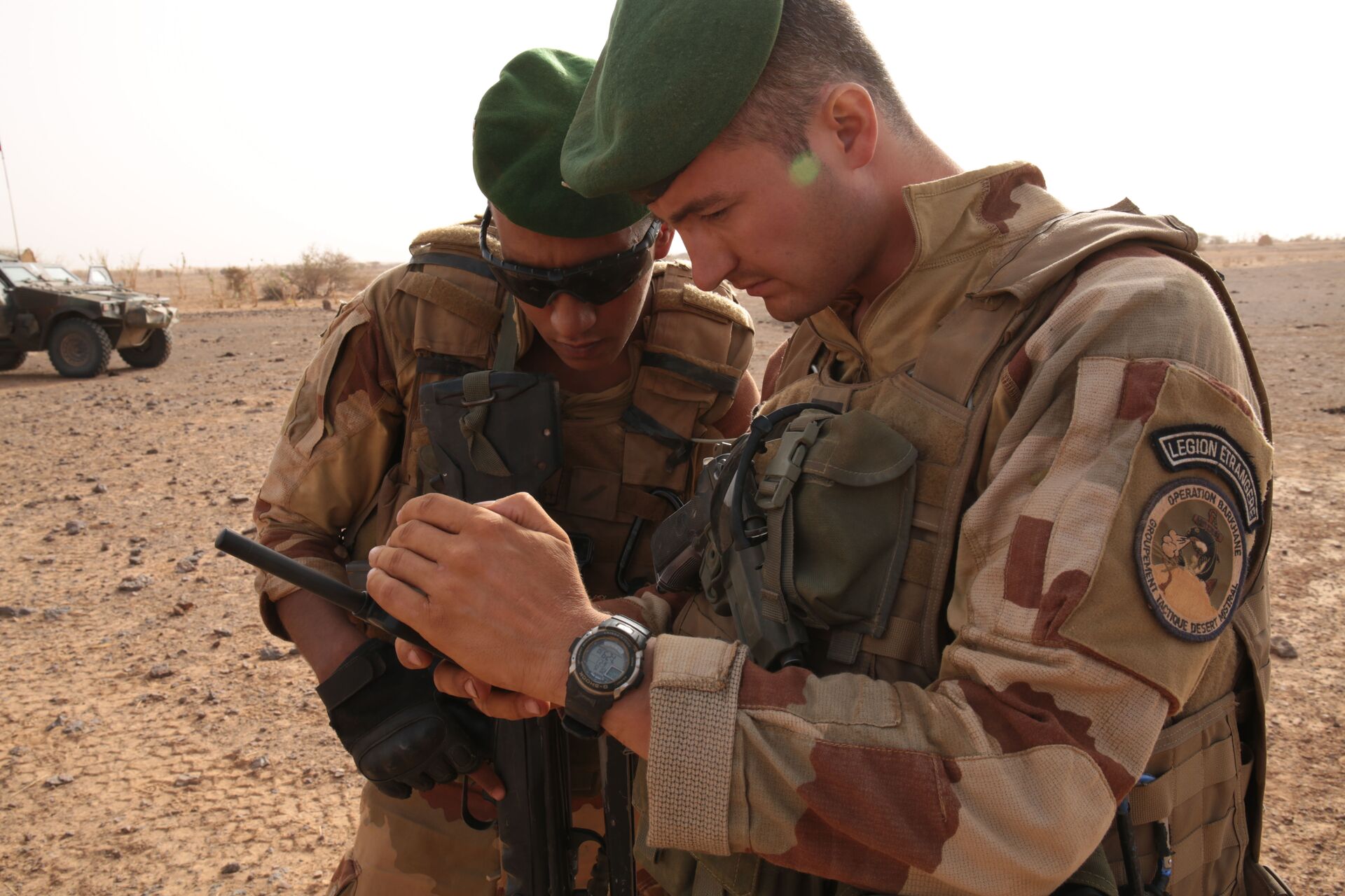 In this photo taken Sunday, June 21, 2015, French soldiers look at their sat phone as they are on patrol in the desert south of the village of Deliman, Mali. - Sputnik International, 1920, 08.02.2022