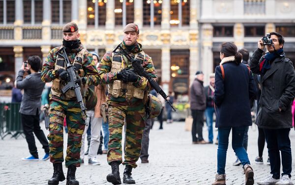Belgian Army soldiers patrol in the picturesque Grand Place in the center of Brussels on Friday, Nov. 20, 2015. - Sputnik International