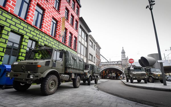 Army trucks stand in the Jewish neighborhood close to the Antwerp Centraal railway station in Antwerp, Belgium on November 20, 2015. - Sputnik International
