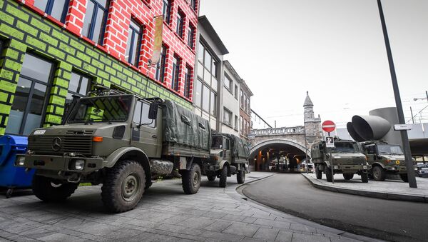 Army trucks stand in the Jewish neighborhood close to the Antwerp Centraal railway station in Antwerp, Belgium on November 20, 2015. - Sputnik International