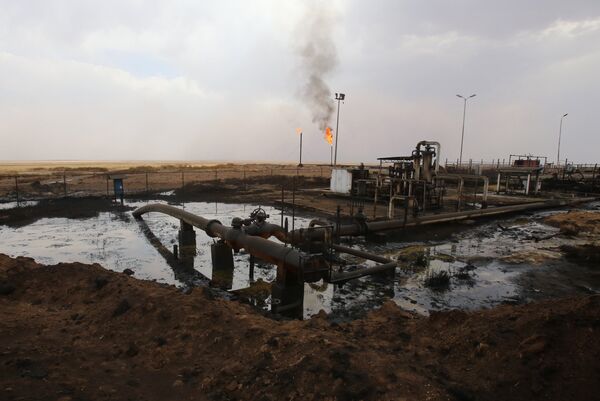 Oil well pumps are seen in the Rmeilane oil field in Syria's northerneastern Hasakeh province on July 15, 2015 - Sputnik International