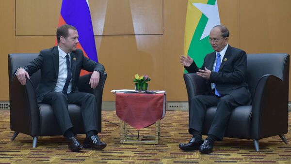 Russian Prime Minister Dmitry Medvedev takes part in the 10th East Asia Summit in Malaysia - Sputnik International