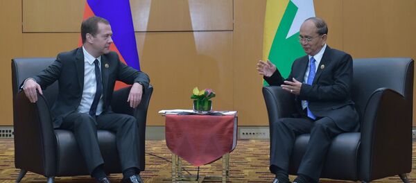 Russian Prime Minister Dmitry Medvedev takes part in the 10th East Asia Summit in Malaysia - Sputnik International