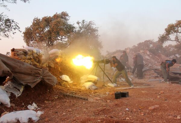 A rebel fighter fires a heavy machine gun during clashes with government forces and pro-regime shabiha militiamen in the outskirts of Syria's northwestern Idlib province on September 18, 2015 - Sputnik International