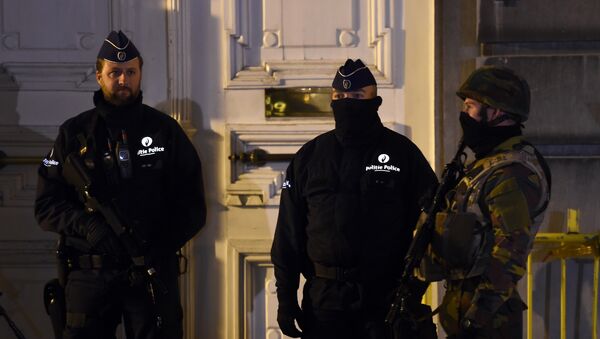 Belgian policemen and a serviceman secure an area during a press conference by the Belgian prime minister concerning the country's security alert level in Brussels on November 22, 2015. - Sputnik International