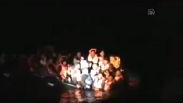 Greek coast guard sinks refugee boat carrying 58 in Aegean Sea - Sputnik International