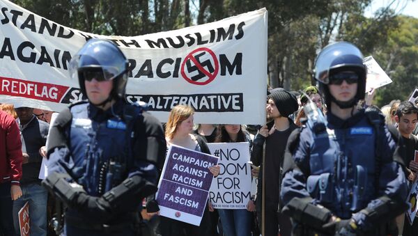 Members of the Campaign Against Racism and Fascism hold a counter-rally against anti-Islam group Reclaim Australia, as the latter group - who have organised county-wide protests around the country in the wake of the Paris terror attacks - protest over plans for a mosque in Melton, in Melbourne on November 22, 2015. - Sputnik International