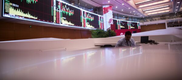 A man works on the trading floor at the Shanghai Stock Exchange in the Lujiazui Financial district of Shanghai on September 22, 2015 A man works on the trading floor at the Shanghai Stock Exchange in the Lujiazui Financial district of Shanghai on September 22, 2015 - Sputnik International