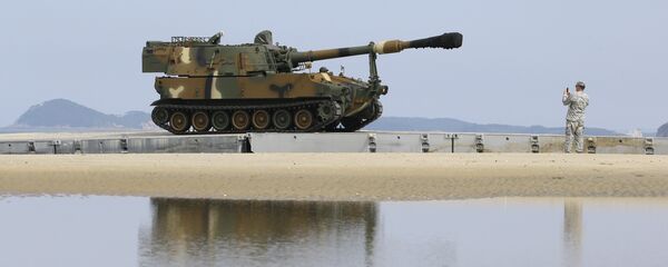 South Korean army's K-55 self-propelled artillery vehicle is deployed on U.S. military's 560-meter temporary trident pier from a barge during a Combined Joint Logistics Over-the-Shore exercise of U.S. and South Korea Combined Forces Command at the Anmyeon beach in Taean, South Korea, Monday, July 6, 2015 - Sputnik International