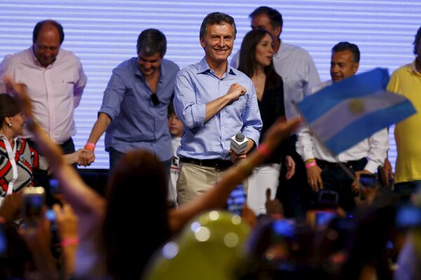 Mauricio Macri, presidential candidate of the Cambiemos (Let's Change) coalition, gestures to his supporters after the presidential election in Buenos Aires, Argentina, November 22, 2015 Mauricio Macri, presidential candidate of the Cambiemos (Let's Change) coalition, gestures to his supporters after the presidential election in Buenos Aires, Argentina, November 22, 2015 - Sputnik International