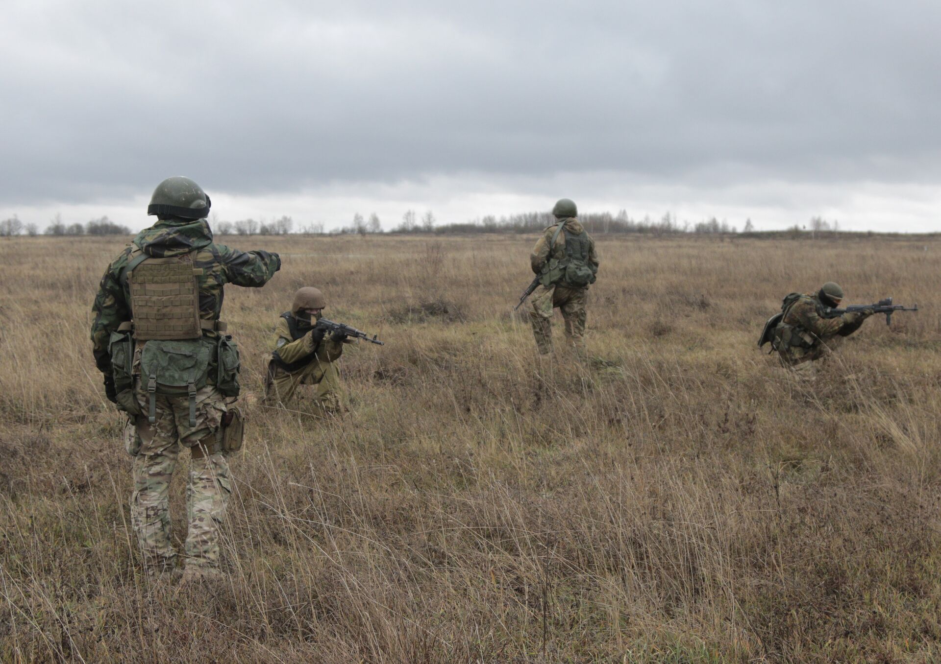 (File) US special forces instructor, left, trains Ukrainian soldiers at the military training ground in Ukraine's Khmelnitsk region Saturday, Nov. 21, 2015 - Sputnik International, 1920, 11.12.2021