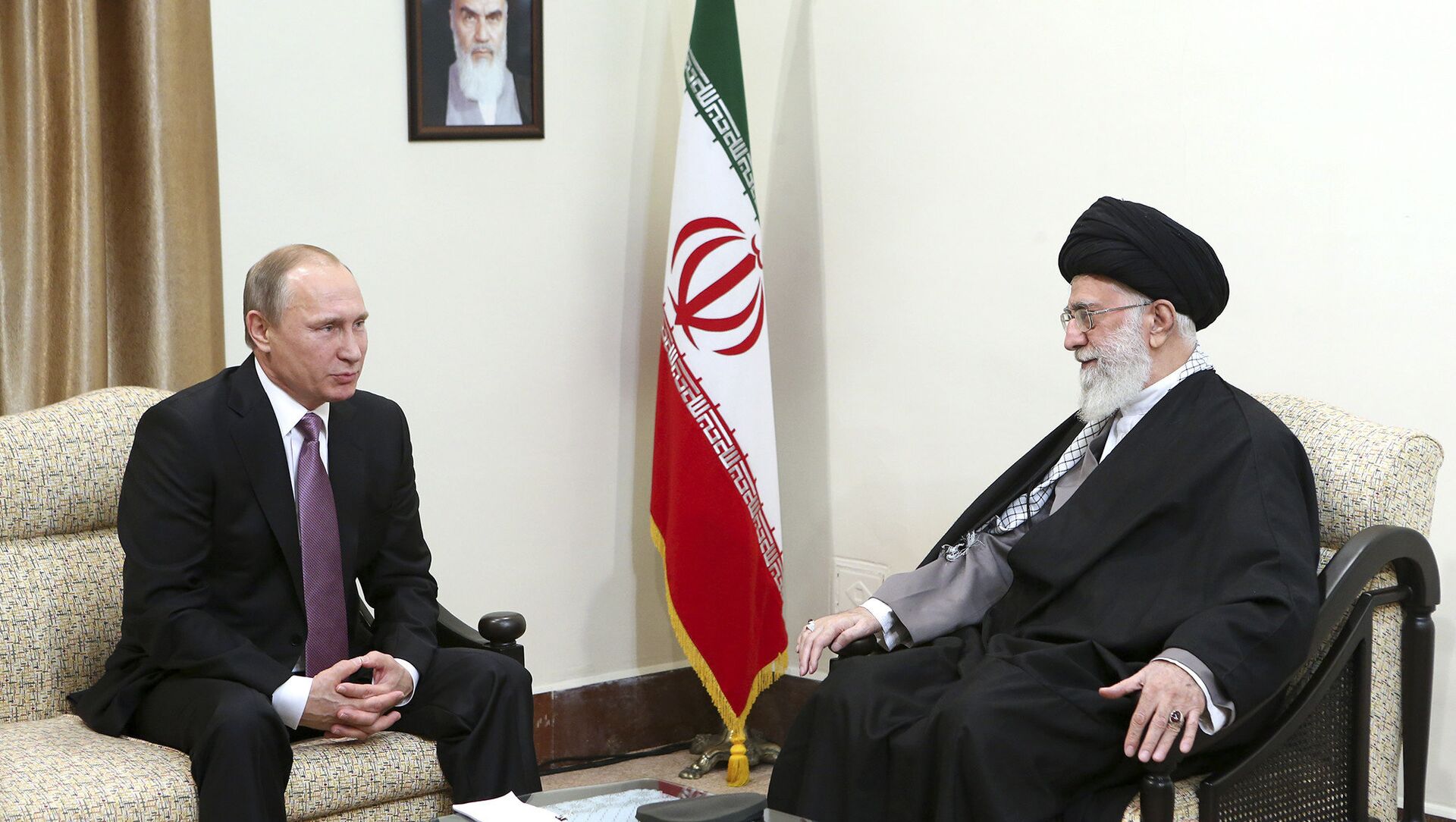 In this Monday, Nov. 23, 2015 photo released by an official website of the office of the Iranian supreme leader, Supreme Leader Ayatollah Ali Khamenei, right, listens to Russian President Vladimir Putin during their meeting in Tehran, Iran - Sputnik International, 1920, 06.03.2021