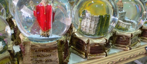 Snow globes sold at Vatican City - Sputnik International