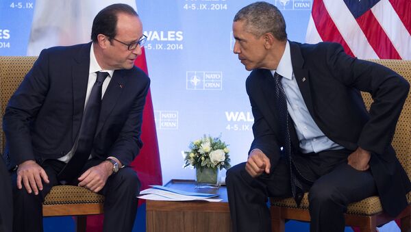 US President Barack Obama (R) and French President Francois Hollande hold a meeting on the second day of the NATO 2014 Summit at the Celtic Manor Resort in Newport, South Wales, on September 5, 2014 - Sputnik International