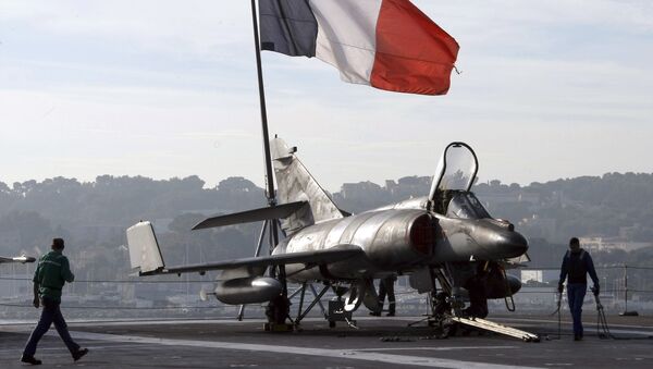 French sailors walk by a Super-Etendard jet fighter on the deck of France's nuclear-powered aircraft carrier Charles de Gaulle before it leaves its home port of Toulon in southern France, 18 November 2015 - Sputnik International