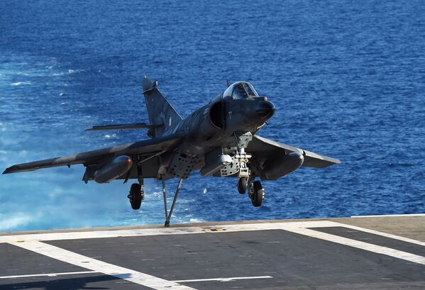 Gallic Might: Charles de Gaulle Aircraft Carrier Deployed Against ISIL - Sputnik International
