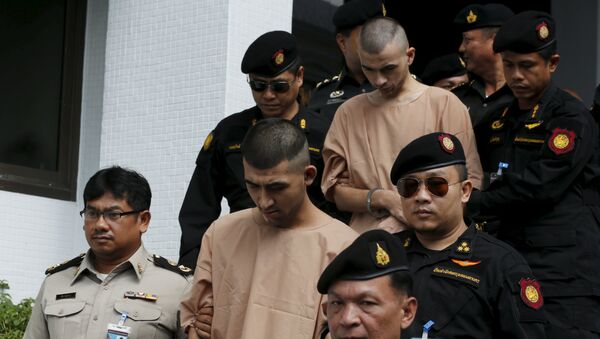 Suspects of the August 17 Bangkok blast, referred to as Yusufu Mieraili (2nd L), and Bilal Mohammed (also known as Adem Karadag), are escorted by soldiers and prison officers as they leave the military court in Bangkok, Thailand, November 24, 2015 - Sputnik International