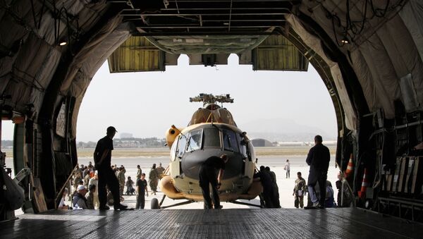 Afghan soldiers prepare to unload a helicopter from a cargo aircraft at Kabul military airport in Kabul, Afghanistan, Tuesday, Sept. 17, 2013 - Sputnik International