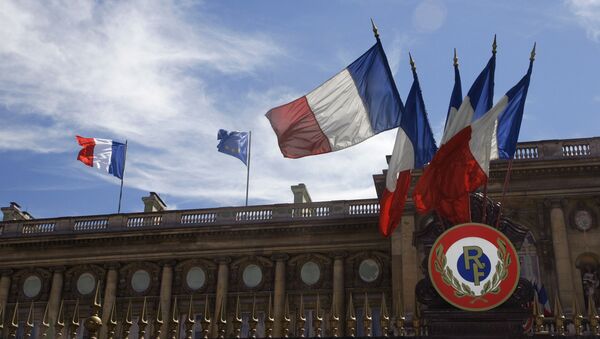 Picture shows French flags and the European flag hauled up, 13 July 2007 on the Foreign affairs minister building in Paris - Sputnik International