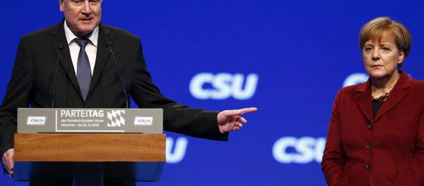 Bavarian Prime Minister and head of the Christian Social Union (CSU) Horst Seehofer welcomes German Chancellor Angela Merkel to the Christian Social Union (CSU) party congress in Munich, Germany in this November 20, 2015. - Sputnik International