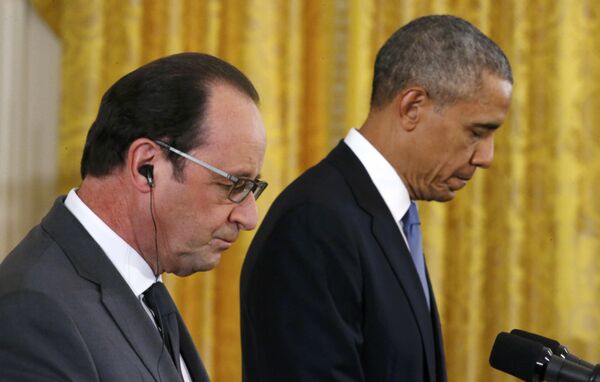 U.S. President Barack Obama (R) and French President Francois Hollande listen during a joint news conference in the East Room of the White House in Washington November 24, 2015 U.S. President Barack Obama (R) and French President Francois Hollande listen during a joint news conference in the East Room of the White House in Washington November 24, 2015 - Sputnik International