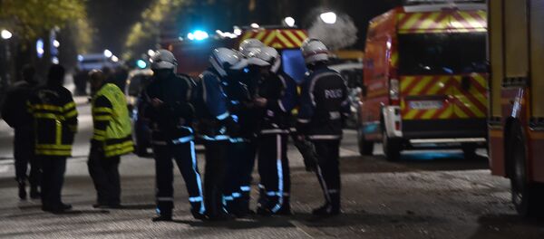 Police cordon off the area close to where armed men have taken hostages in the northern French town of Roubaix, on November 24, 2015. - Sputnik International