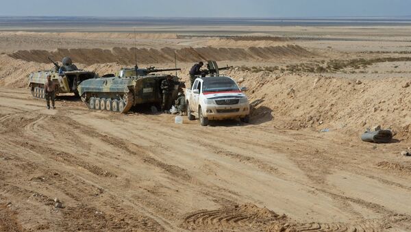 Syrian Arab Army soldiers on combat position near the city of Palmyra - Sputnik International