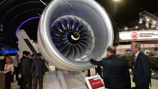 Visitors at the PD-14 aircraft engine displayed by the United Engine Corporation at the MAKS-2015 air show in Zhukovsky in the Moscow Region - Sputnik International